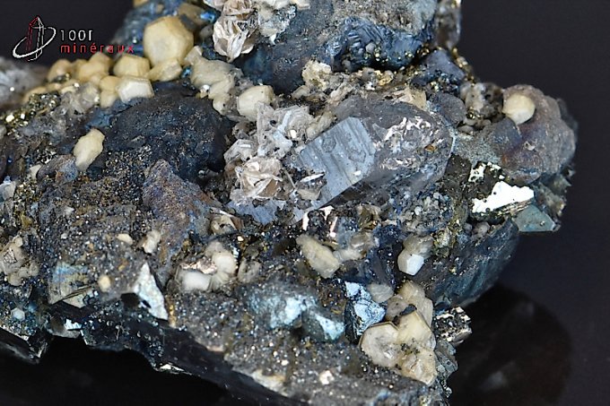 arsenopyrite-mineraux-cristaux-apatite