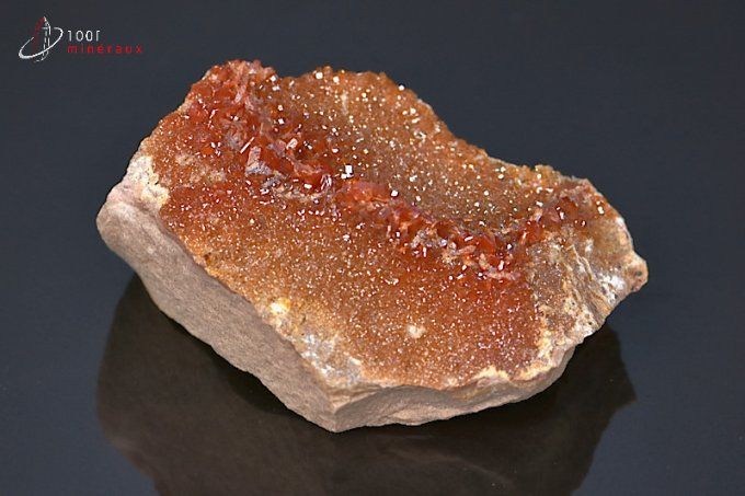 cristaux de vanadinite sur roche
