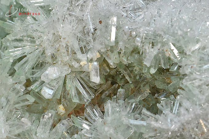gypse cristallisé vert translucide