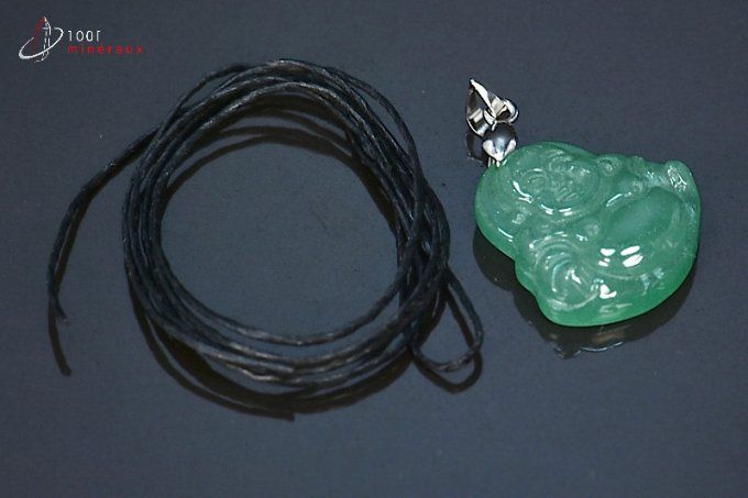pendentif d'un bouddha en jade