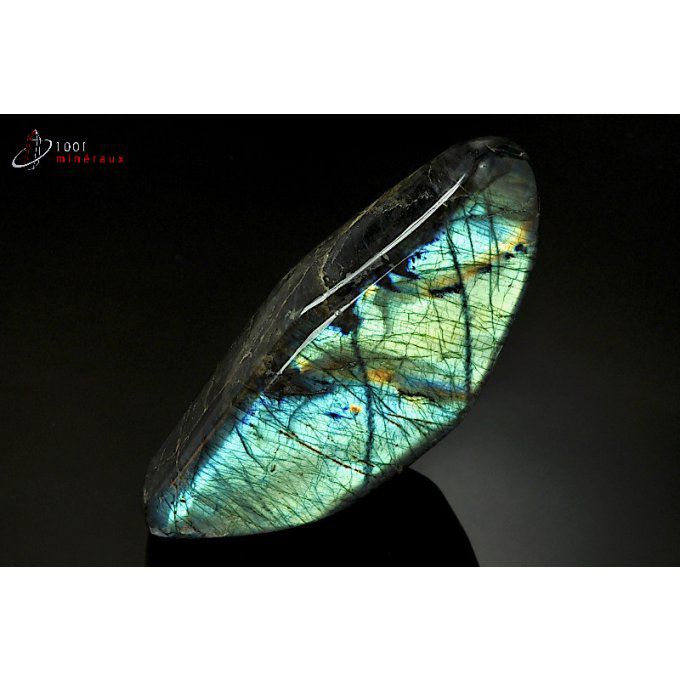 labradorite-forme-libre-polie-madagascar