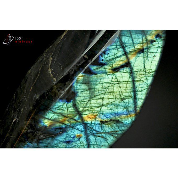 labradorite-forme-libre-polie-madagascar