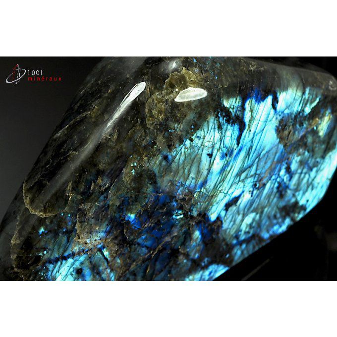 labradorite-forme-libre-polie-madagascar