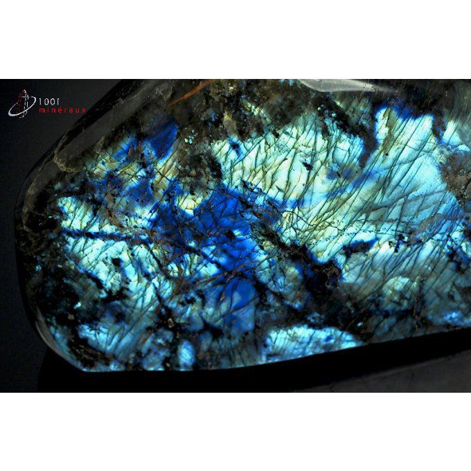 labradorite-forme-libre-polie-madagascar