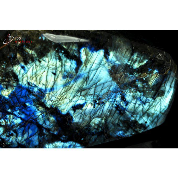 labradorite-forme-libre-polie-madagascar