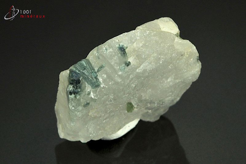 Tourmaline bleue ou Indicolite sur Quartz - Brésil - Minéraux à cristaux 2.9 cm / 14 g  / AR111