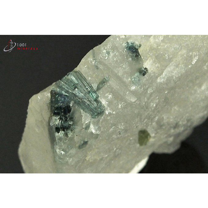 indicolite-tourmaline-bleue-cristaux-bresil
