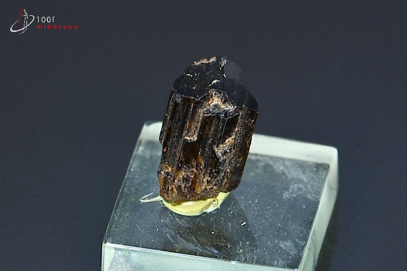 Tourmaline brune ou Dravite - Madagascar - minéraux à cristaux 1,5 cm / 2,1g / AR262