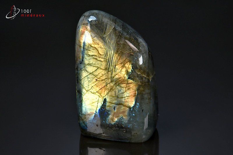 Labradorite forme libre - Madagascar - pierres polies 14,2 cm / 1,47 kg / AV210
