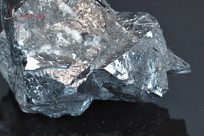skutterudite-mineraux-cristaux