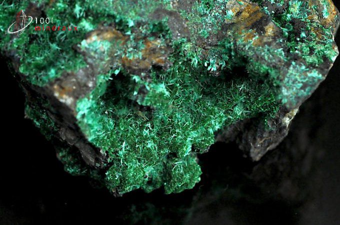 brochantite-mineraux-cristaux