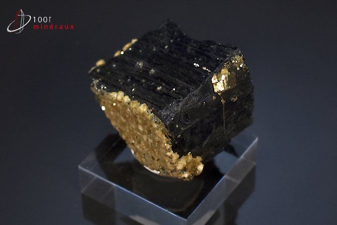 wolframite et cristaux d'apatite