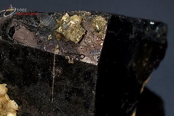 wolframite et cristaux d'apatite