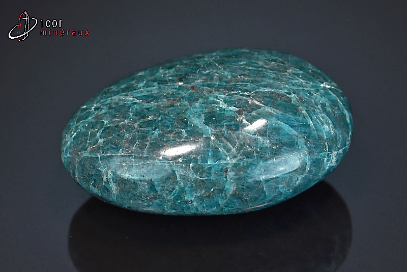 Apatite bleue polie galet - Madagascar - pierres roulées 6,3 cm / 128g / AX270