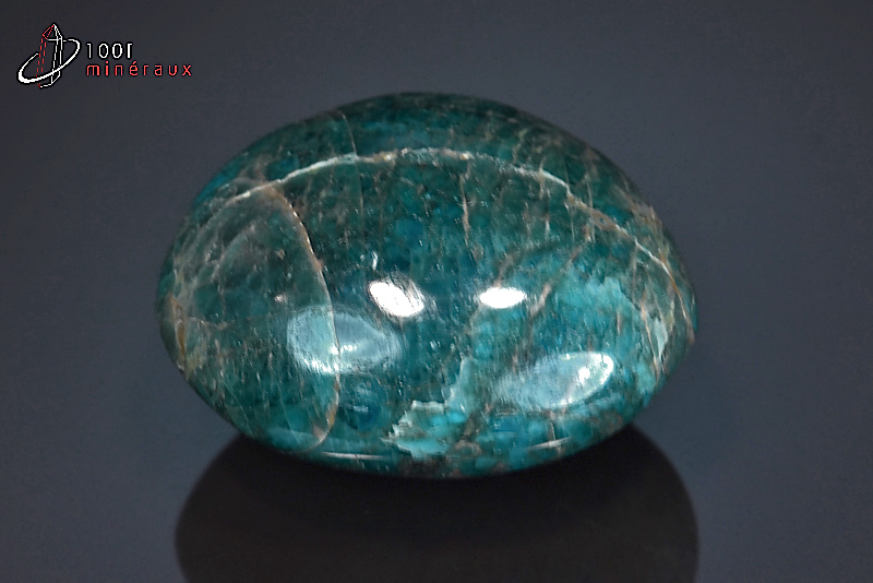 Apatite bleue polie galet - Madagascar - pierres roulées 5,4 cm / 119g / AX277