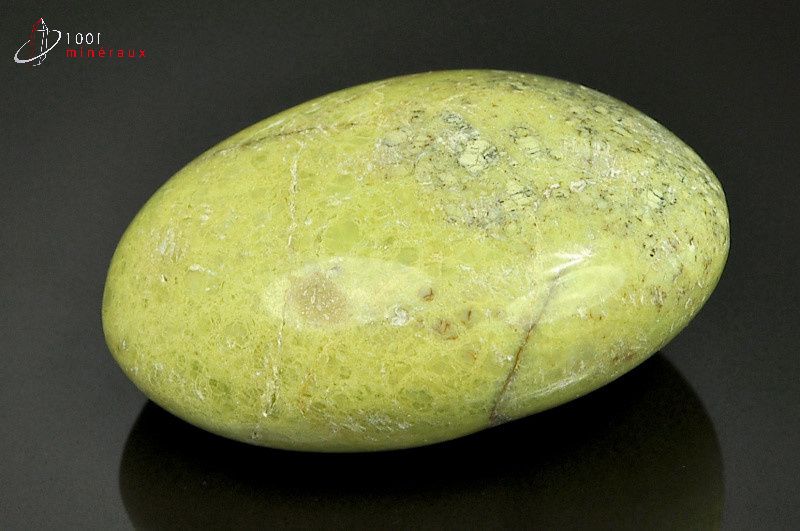 Opale verte polie galet - Madagascar - minéraux polis 6,4 cm / 99g / AX284