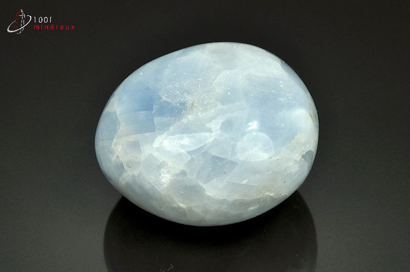 Calcite bleue polie galet - Madagascar - minéraux polis 5,3 cm / 141g / AX312