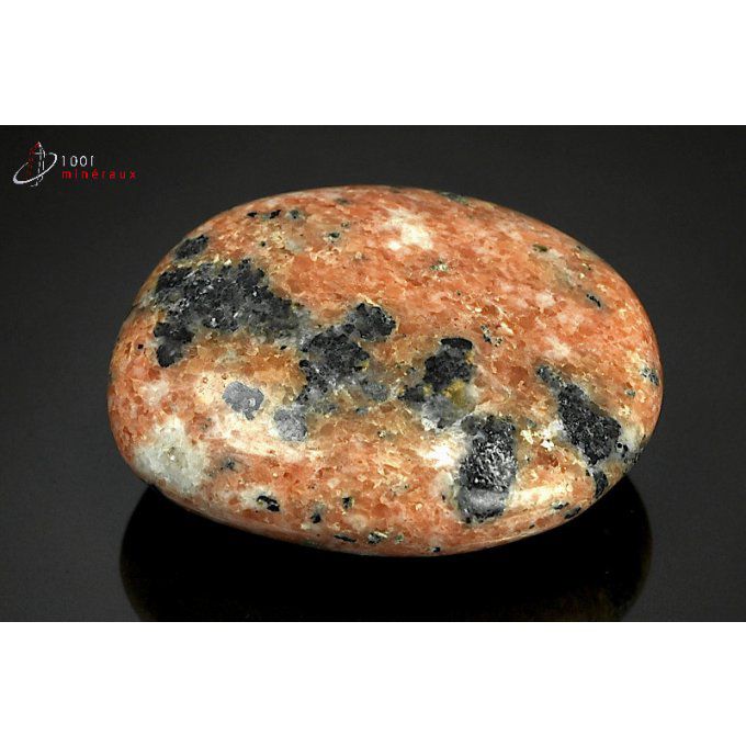 Calcite orange polie galet - Madagascar - pierres polies 6.6 cm / 148g / AX331