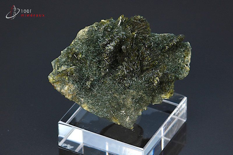 Epidote - Espagne - minéraux à cristaux 4,3 cm / 14g / AX626