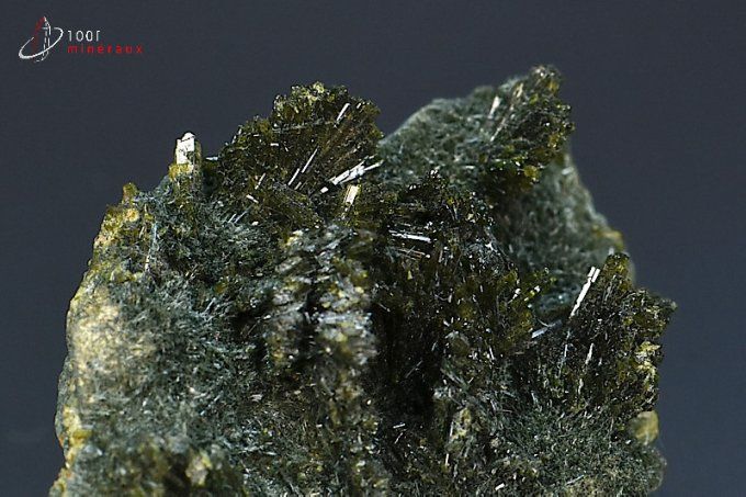 Epidote - Espagne - minéraux à cristaux 4,3 cm / 14g / AX626