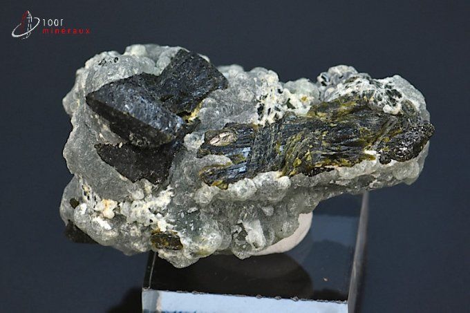 magnifique epidote sur prehnite