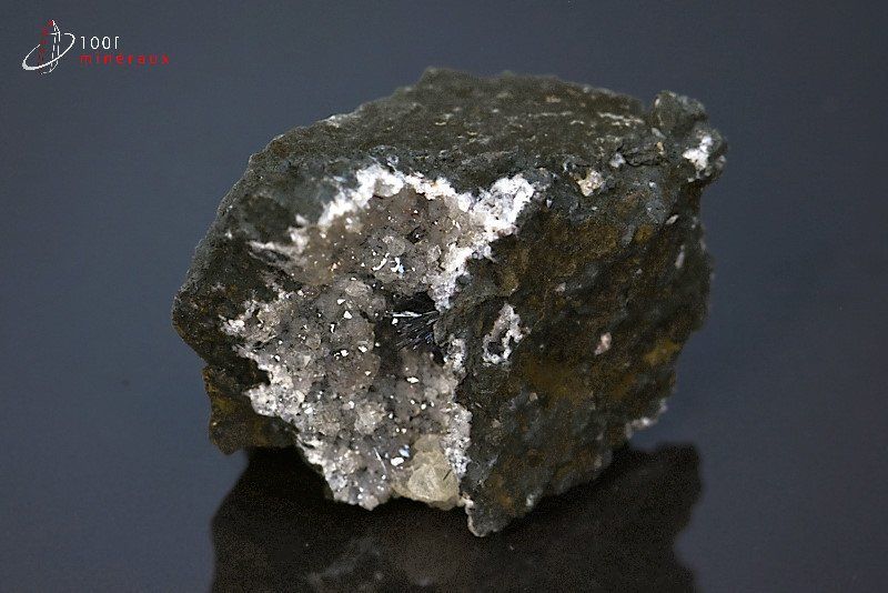 Pyrolusite polianite - Maroc - minéraux à cristaux 5,4 cm / 96g / AX869