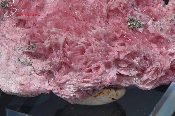 rhodonite-mineraux-cristaux