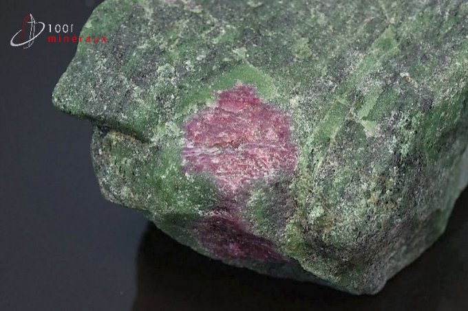 zoisite-mineraux-cristaux