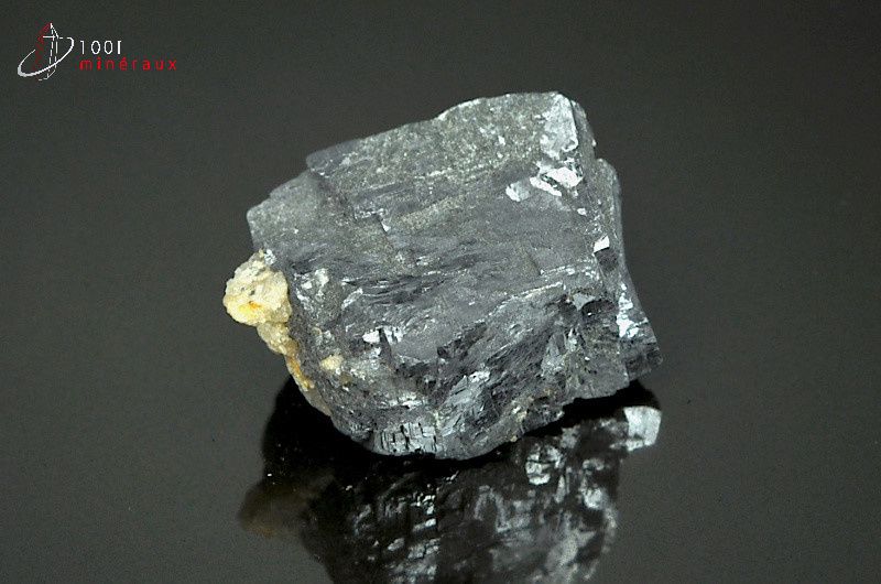 Galène - Bulgarie - minéraux à cristaux 3 cm / 76g / AY660