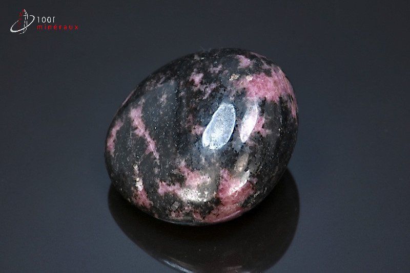 Rhodonite polie - Madagascar - minéraux polis 5,3 cm / 143g / AZ134