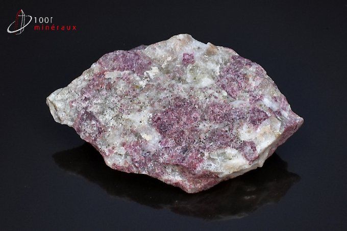 cristaux d'eudialyte sur quartz blanc