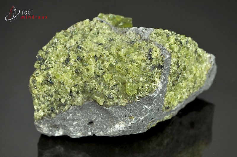 Péridot - U.S.A. - minéraux à cristaux 7cm / 316g / BA114