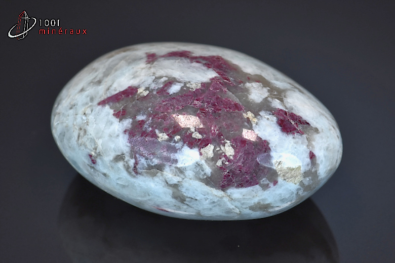 Eudialyte polie galet - Russie - minéraux polis 6,5cm / 133g / BA627
