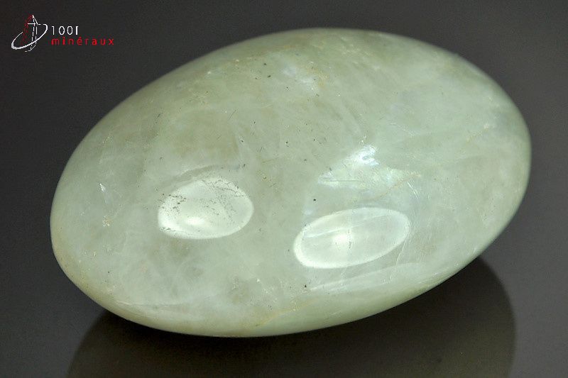 Garniérite polie galet - Madagascar - pierres polies 7,1cm / 181g / BA666