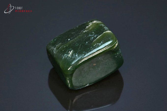 jade nephrite poli