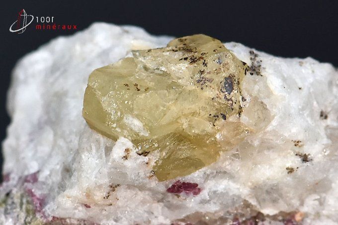 cristl de rhodizite sur quartz et rubis