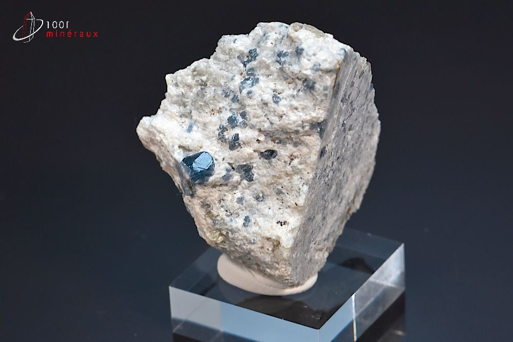 Spinelle bleu sur roche - Madagascar - Minéraux à cristaux 4,6 cm / 63g / BB632