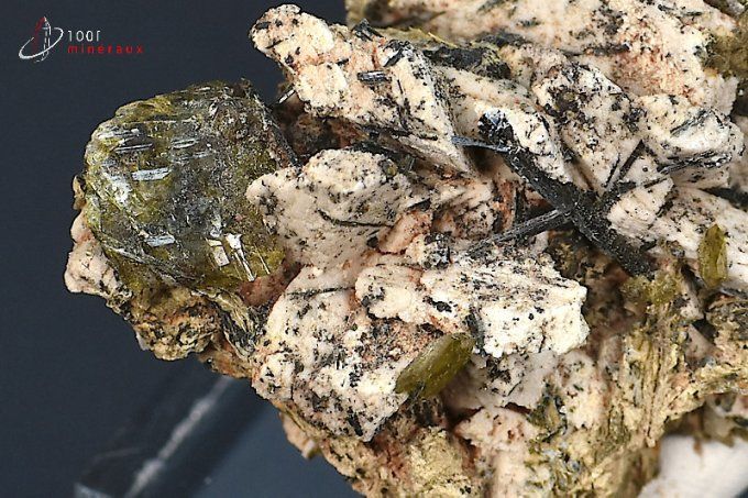 cristal de titanite sur roche