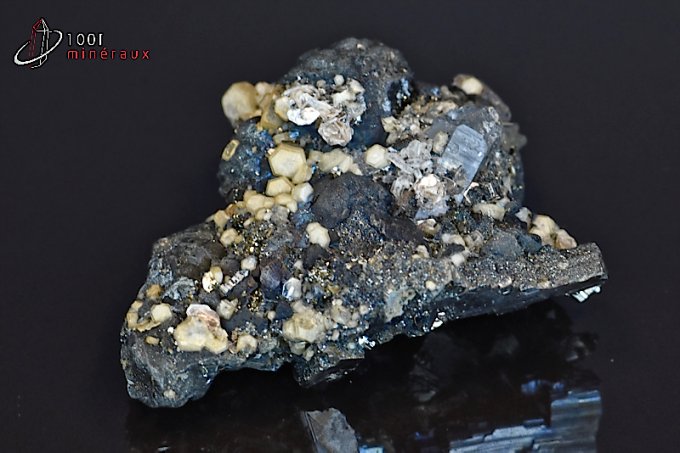 arsenopyrite-mineraux-cristaux-apatite