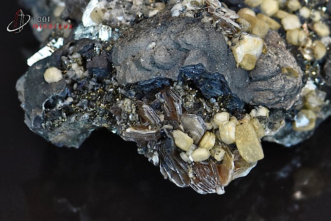 arsenopyrite-mineraux-cristaux-apatite