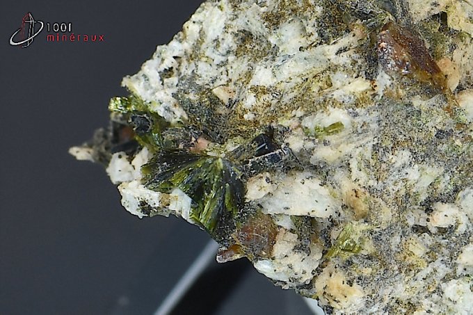 titanite-mineraux-cristaux-sphene