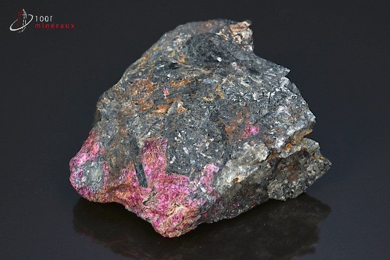 Eudialyte - Russie - minéraux à cristaux 6,8 cm / 144g / BB769