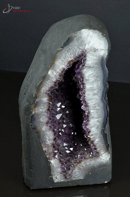 geode-amethyste-mineraux-cristaux