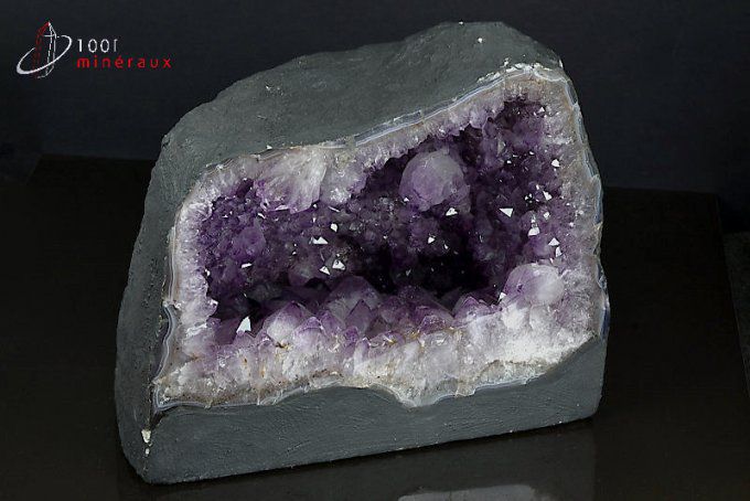 geode-amethyste-mineraux-cristaux