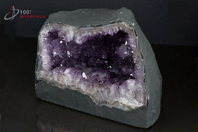 geode-amethyste-mineraux-cristaux