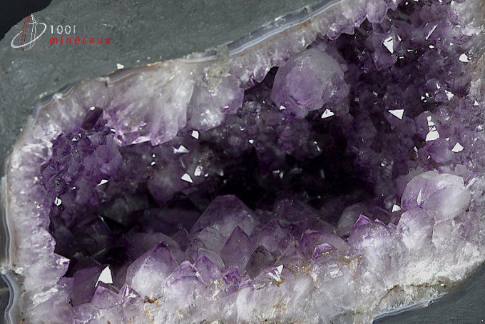 geode-amethyste-mineraux-cristaux