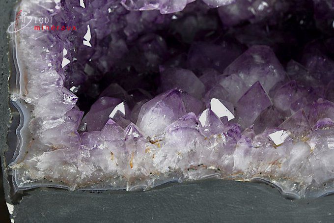 geode-amethyste-mineraux-cristaux