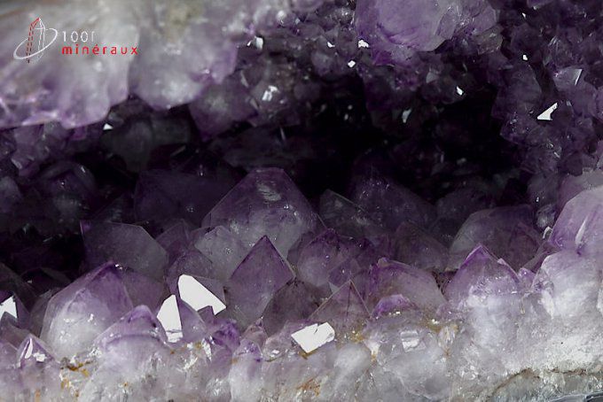 geode-amethyste-mineraux-cristaux