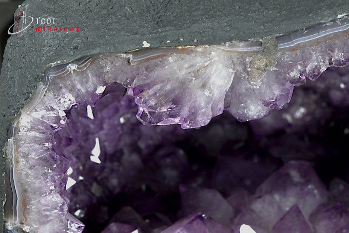 geode-amethyste-mineraux-cristaux