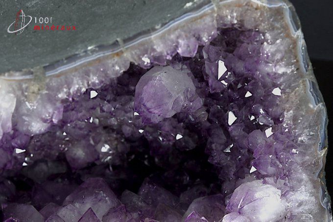 geode-amethyste-mineraux-cristaux